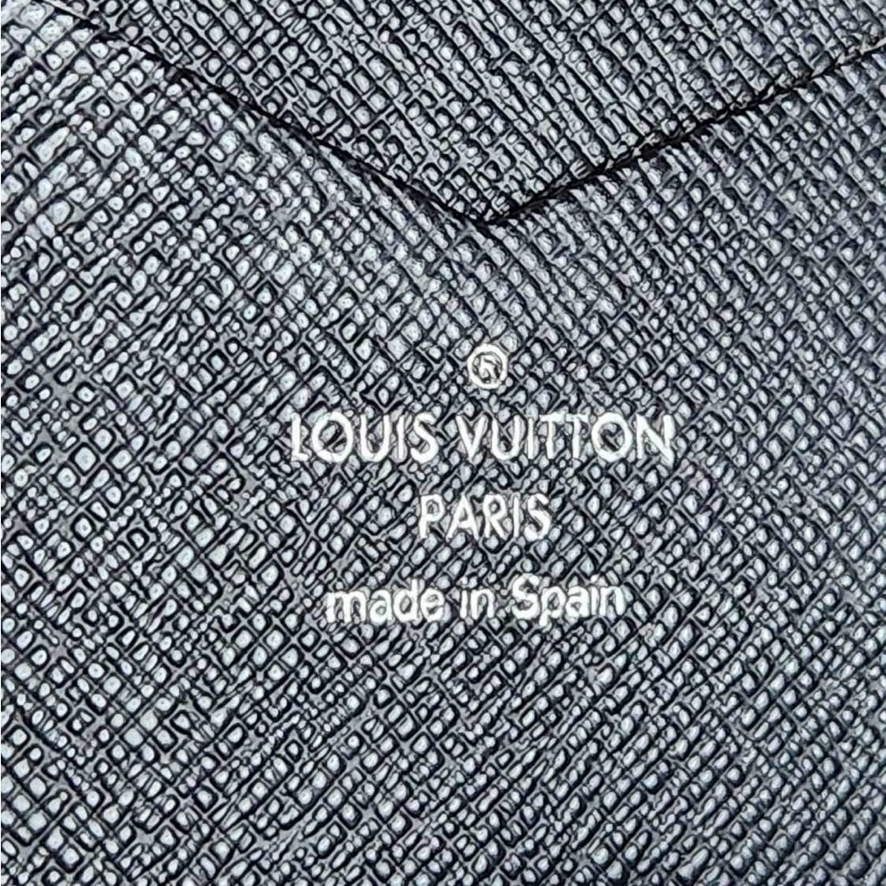 Louis Vuitton Monogram Graphite Iphone Cover/Gend… - image 7
